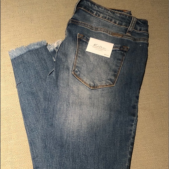 Distressed Skinny Jeans. - Picture 6 of 8